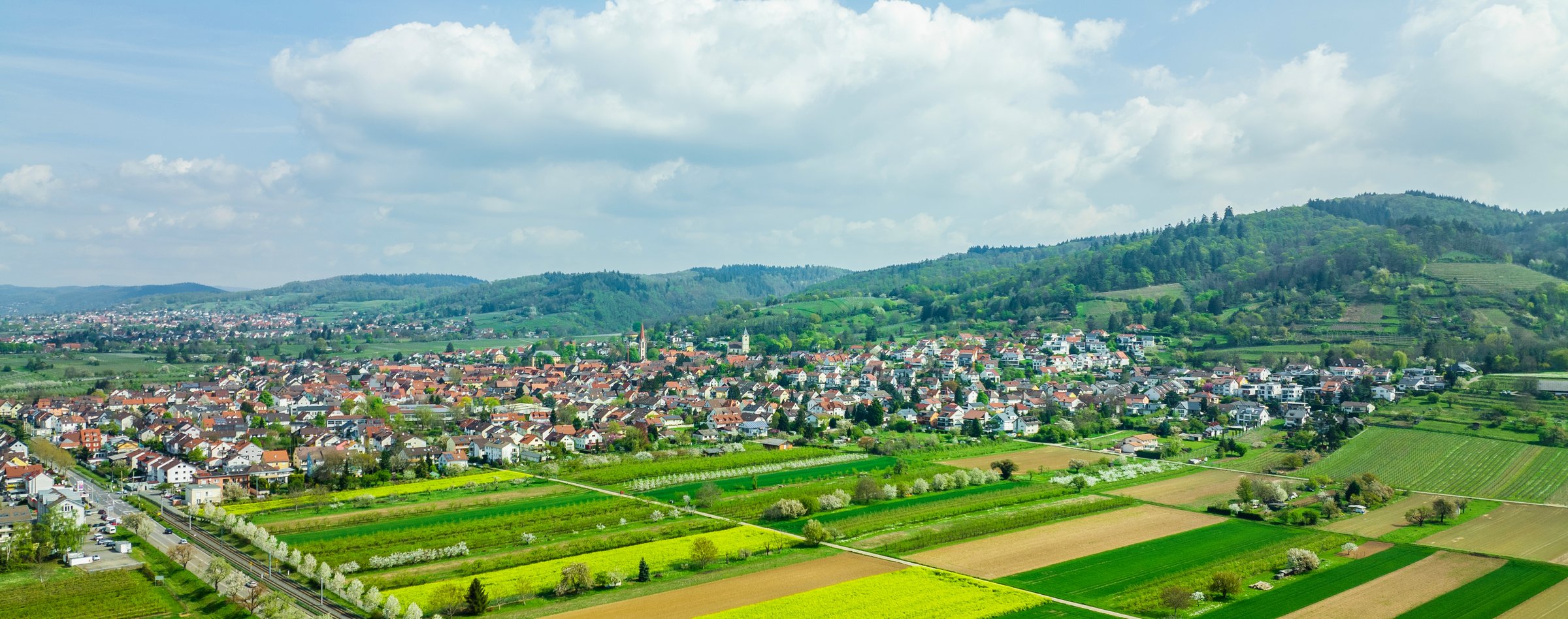 Luftbild von Leutershausen aus südwesten Richtung Odenwald